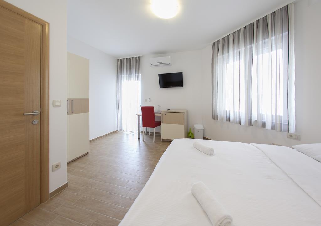 Guesthouse Villa Klara Baška Voda Extérieur photo